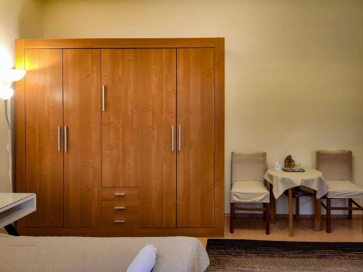 Afrodite Apartmanhaz Егер Екстериор снимка