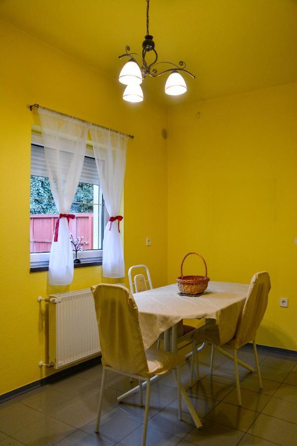 Afrodite Apartmanhaz Егер Екстериор снимка