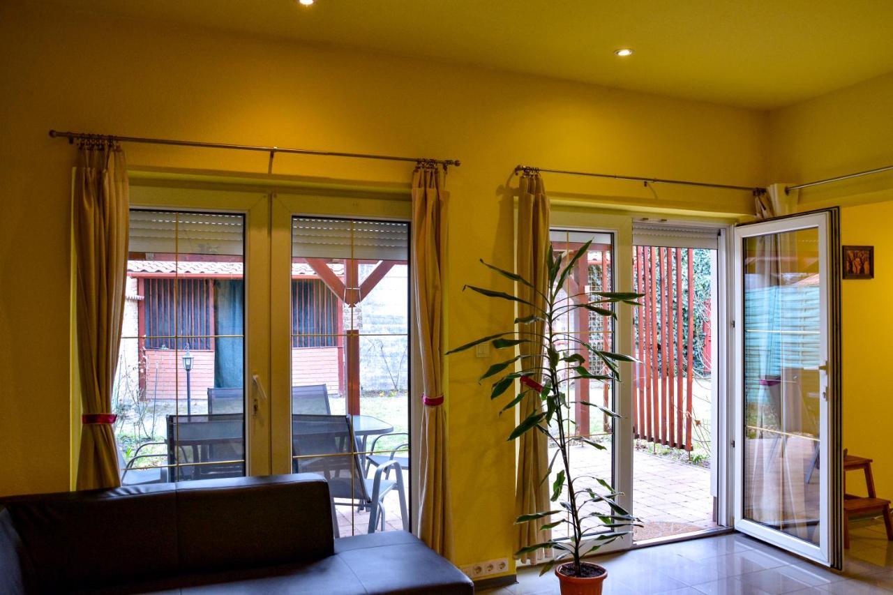 Afrodite Apartmanhaz Егер Екстериор снимка