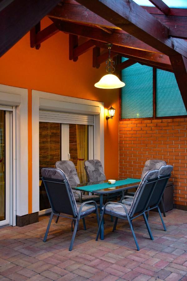 Afrodite Apartmanhaz Егер Екстериор снимка