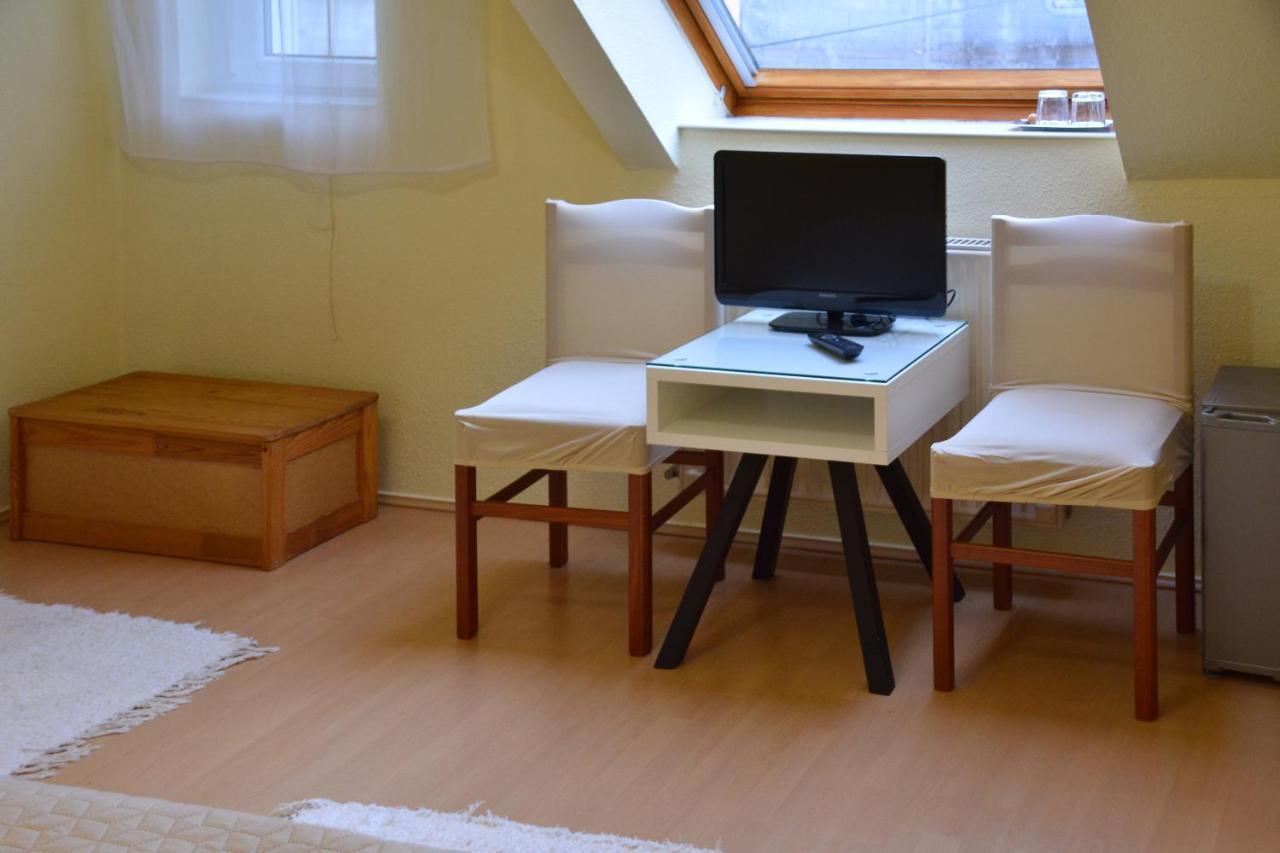 Afrodite Apartmanhaz Егер Екстериор снимка