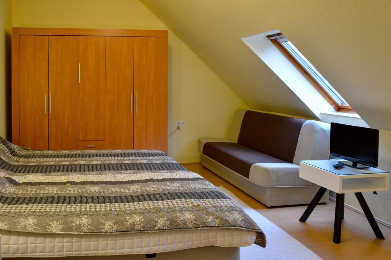 Afrodite Apartmanhaz Егер Екстериор снимка